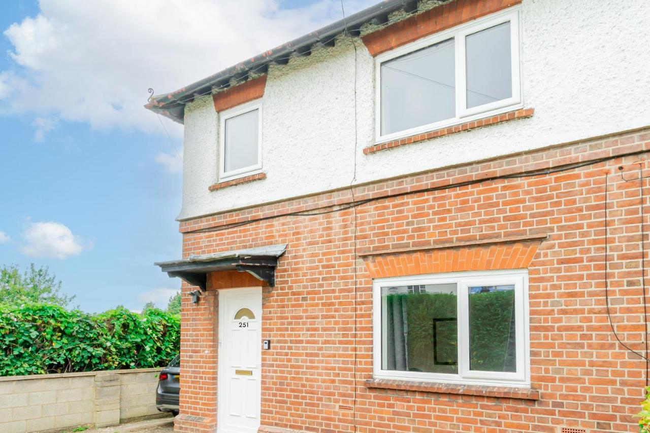 Charming 2-Bedroom Flat With A Garden And Free Parking At Abingdon Оксфорд Екстериор снимка