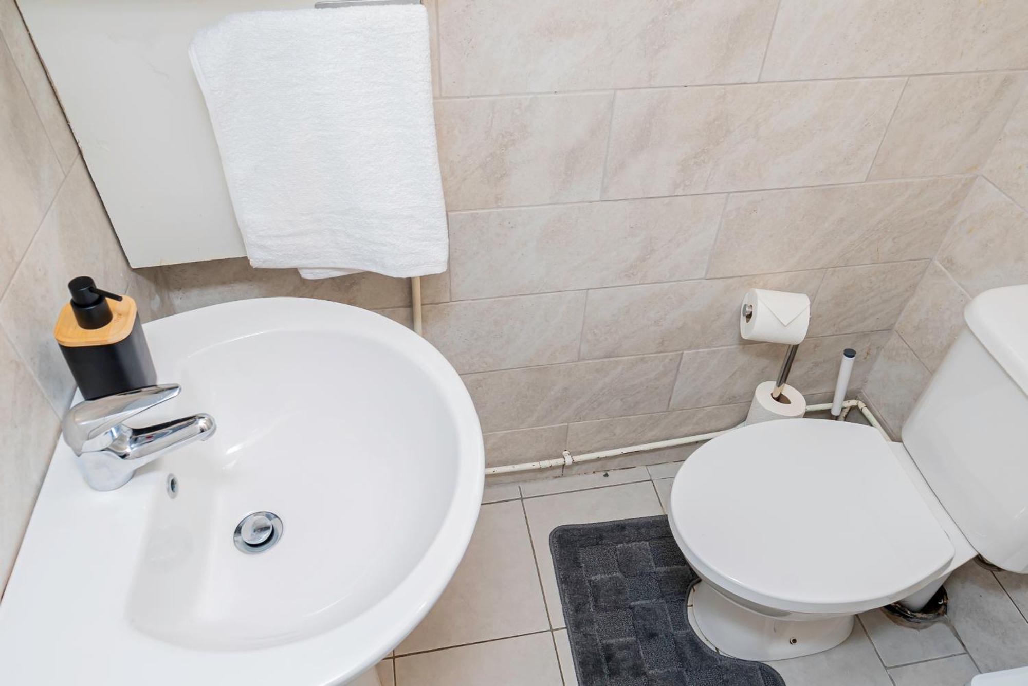 Charming 2-Bedroom Flat With A Garden And Free Parking At Abingdon Оксфорд Екстериор снимка